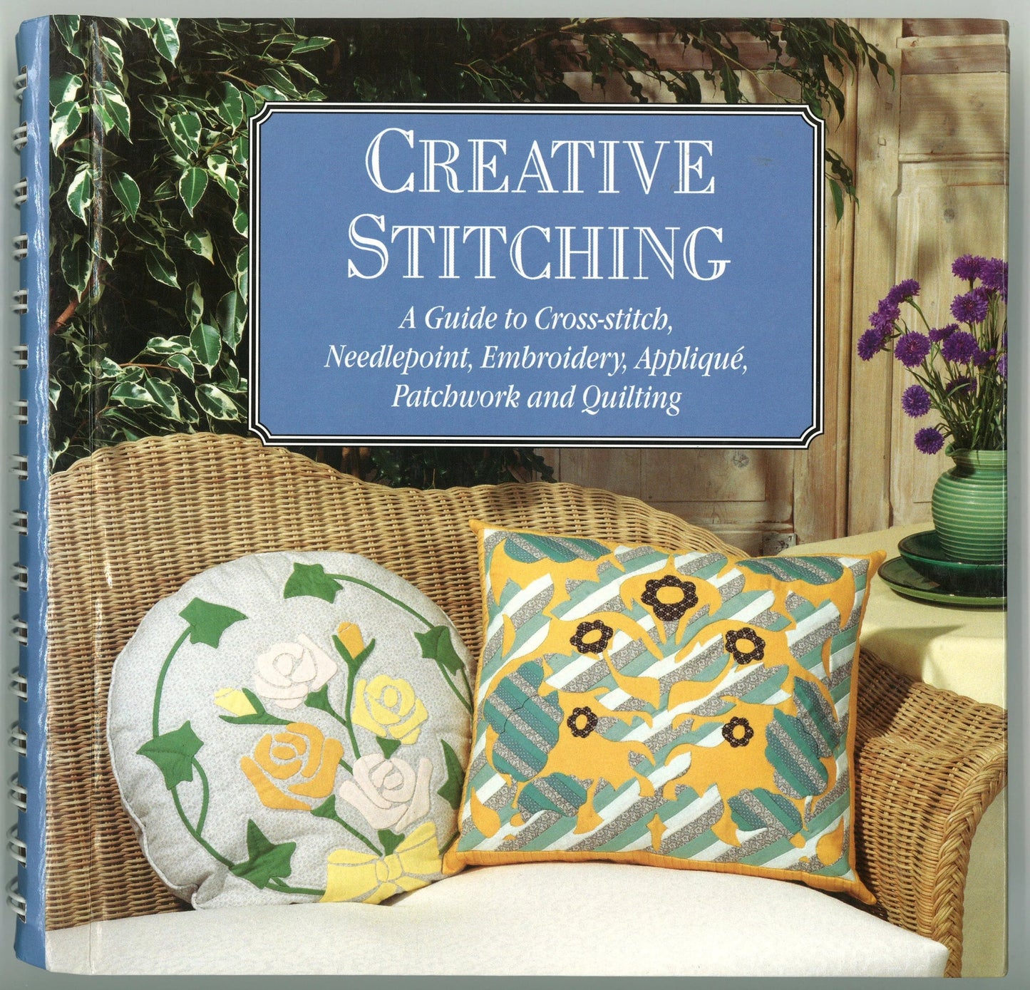 Creative Stitching: A Guide to Cross-stitch, Needlepoint, Embroidery, Applique, Patchwork and Quilting Kate Tully, Jennifer Rollins, Mary Moody