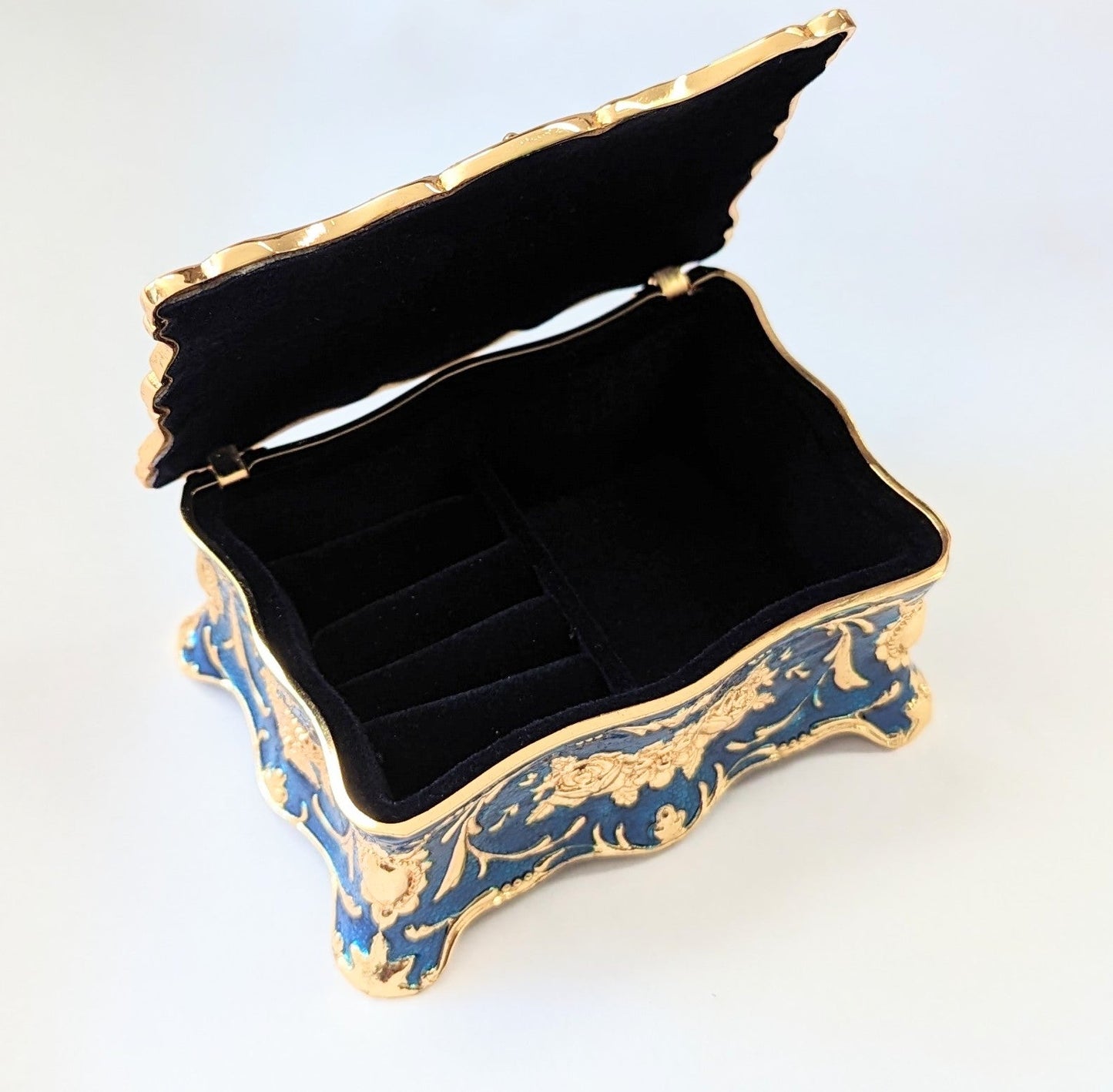 Small Enamel Inlaid Jewelry Box Ccrowning