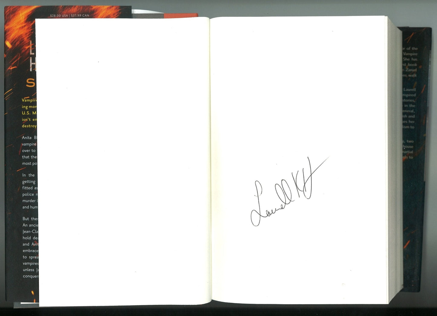 Smolder (Anita Blake, Vampire Hunter novel) (Signed) Laurell K. Hamilton