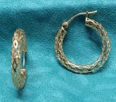 Gold 14K Tube Hoop Earrings - The Bookstore