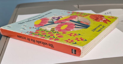 Un Soleado Día de Verano: ¿Quién Juega Bajo el Sol? - The Bookstore