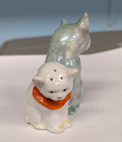 Vintage Salt and Pepper Shaker: Conjoined Cats - The Bookstore